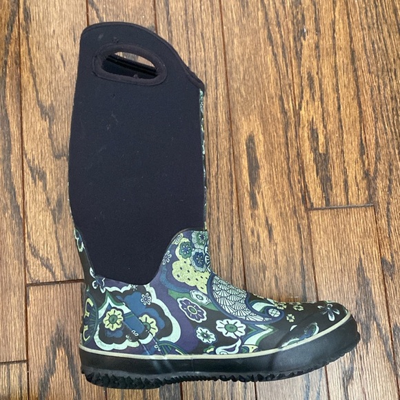 Bogs Women's Winter Rain Boots - Black and Green Floral - Picture 4 of 10